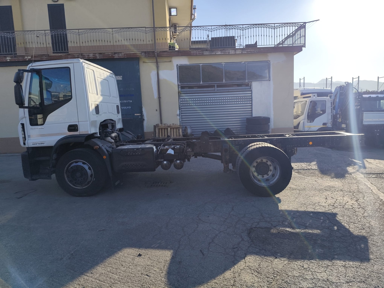 IVECO EUROCARGO 180-250 - Šasija kravas automašīna, Kravas auto ar manipulatoru: foto 5 IVECO EUROCARGO 180-250 - Šasija kravas automašīna, Kravas auto ar manipulatoru: foto 5