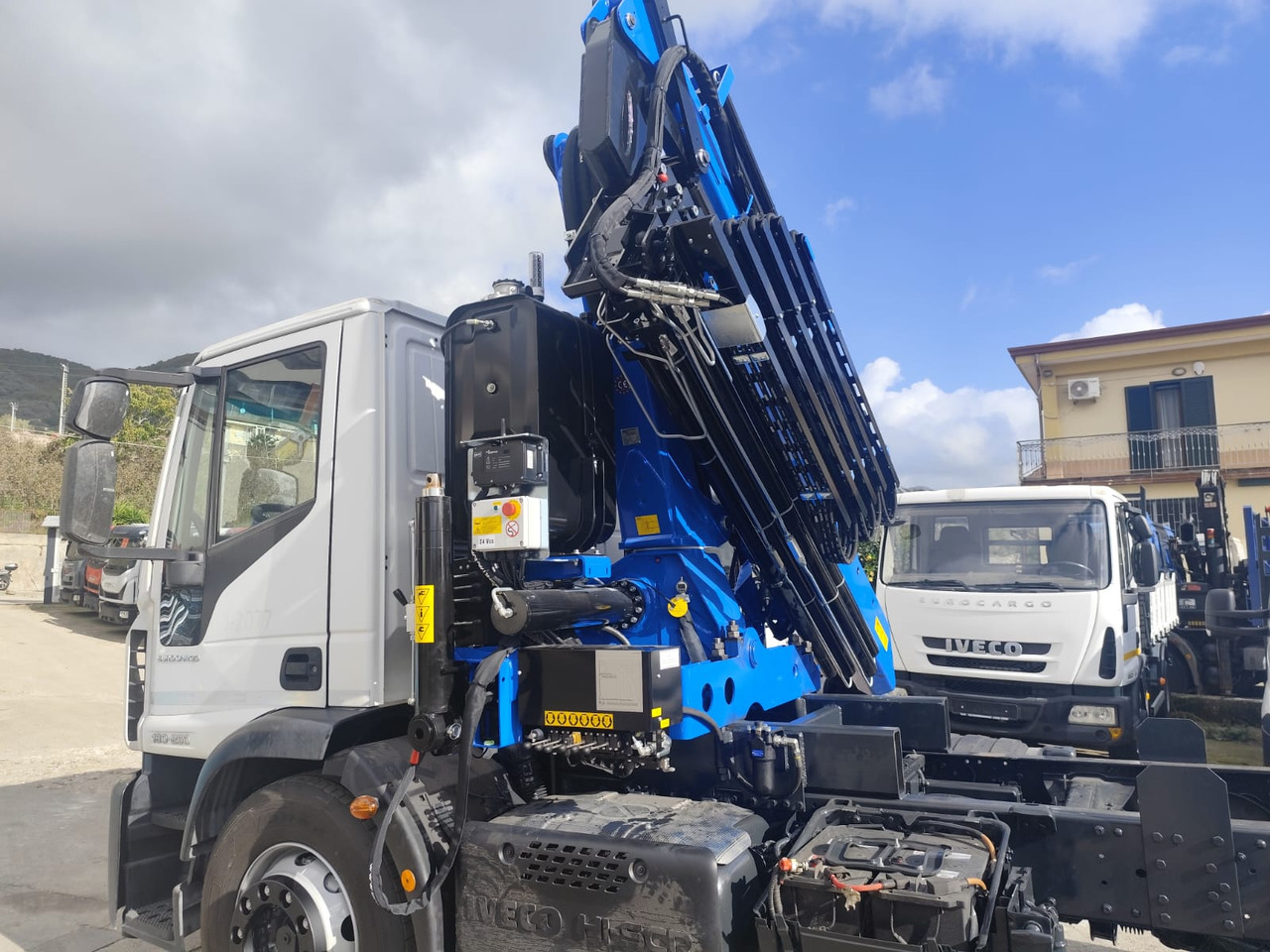 IVECO EUROCARGO 180-250 - Kravas auto ar manipulatoru, Kravas auto ar manipulatoru: foto 4 IVECO EUROCARGO 180-250 - Kravas auto ar manipulatoru, Kravas auto ar manipulatoru: foto 4