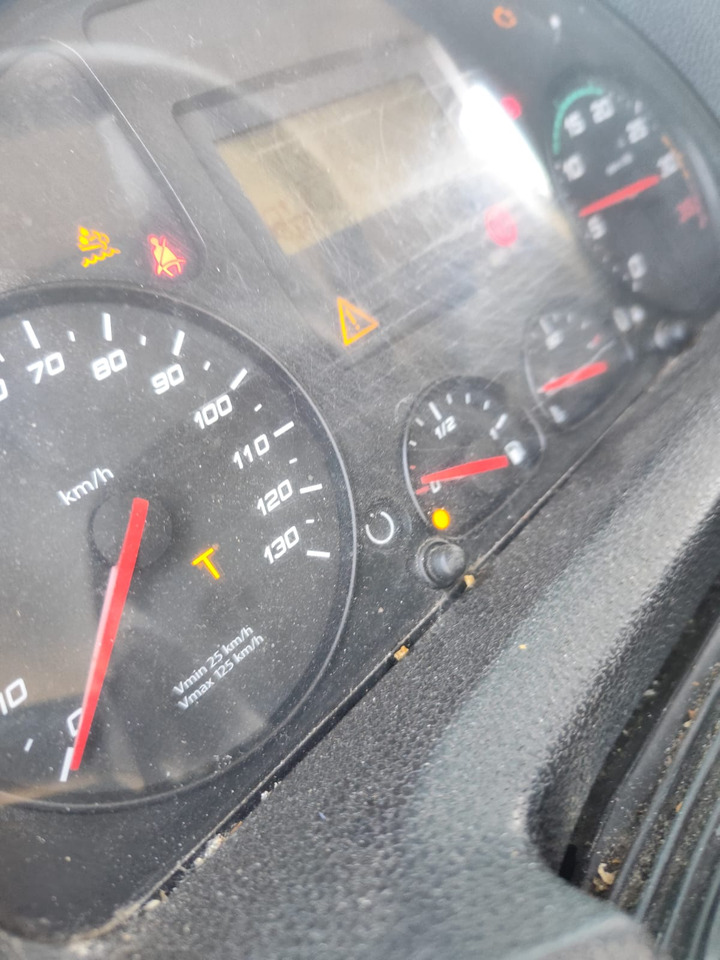 IVECO EUROCARGO 180-250 - Pacēlājs ar āķi, Kravas auto ar manipulatoru: foto 4 IVECO EUROCARGO 180-250 - Pacēlājs ar āķi, Kravas auto ar manipulatoru: foto 4