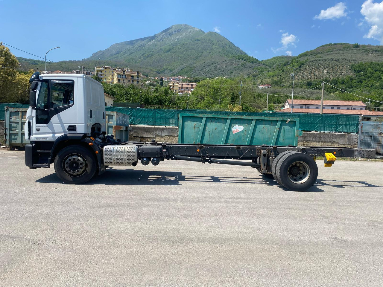 IVECO EUROCARGO 180-320 - Šasija kravas automašīna: foto 4 IVECO EUROCARGO 180-320 - Šasija kravas automašīna: foto 4