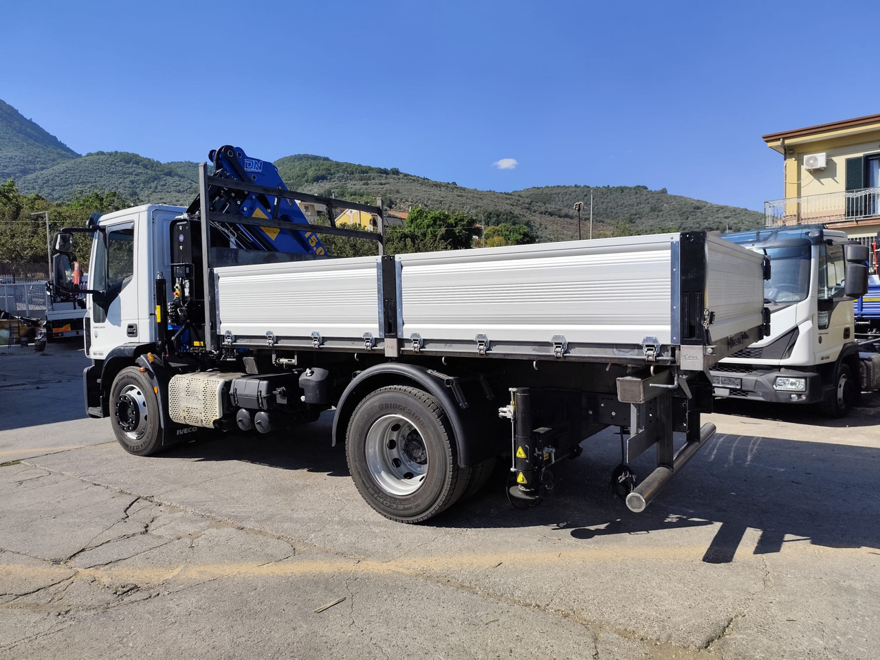 IVECO EUROCARGO 180-320 - Kravas auto ar manipulatoru: foto 4 IVECO EUROCARGO 180-320 - Kravas auto ar manipulatoru: foto 4
