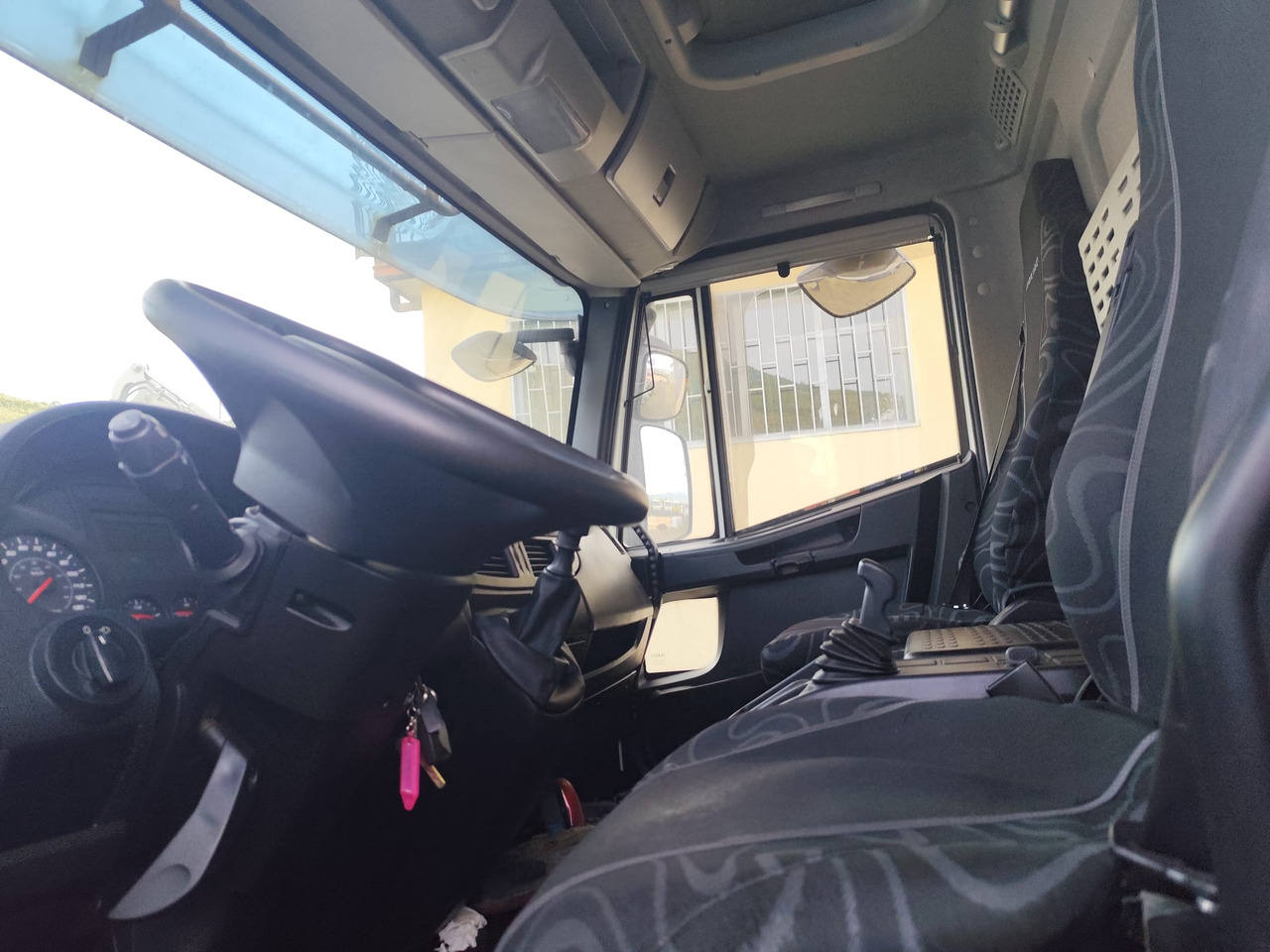 IVECO EUROCARGO 180-320 - Šasija kravas automašīna: foto 5 IVECO EUROCARGO 180-320 - Šasija kravas automašīna: foto 5