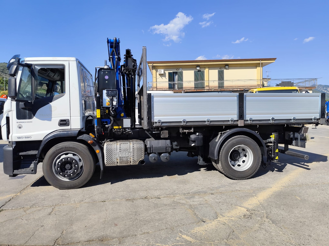 IVECO EUROCARGO 180-320 - Kravas auto ar manipulatoru: foto 3 IVECO EUROCARGO 180-320 - Kravas auto ar manipulatoru: foto 3