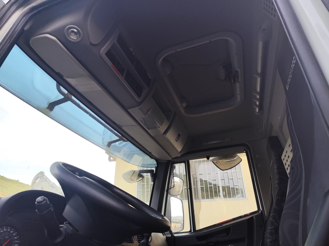 IVECO EUROCARGO 180-320 - Šasija kravas automašīna: foto 4 IVECO EUROCARGO 180-320 - Šasija kravas automašīna: foto 4