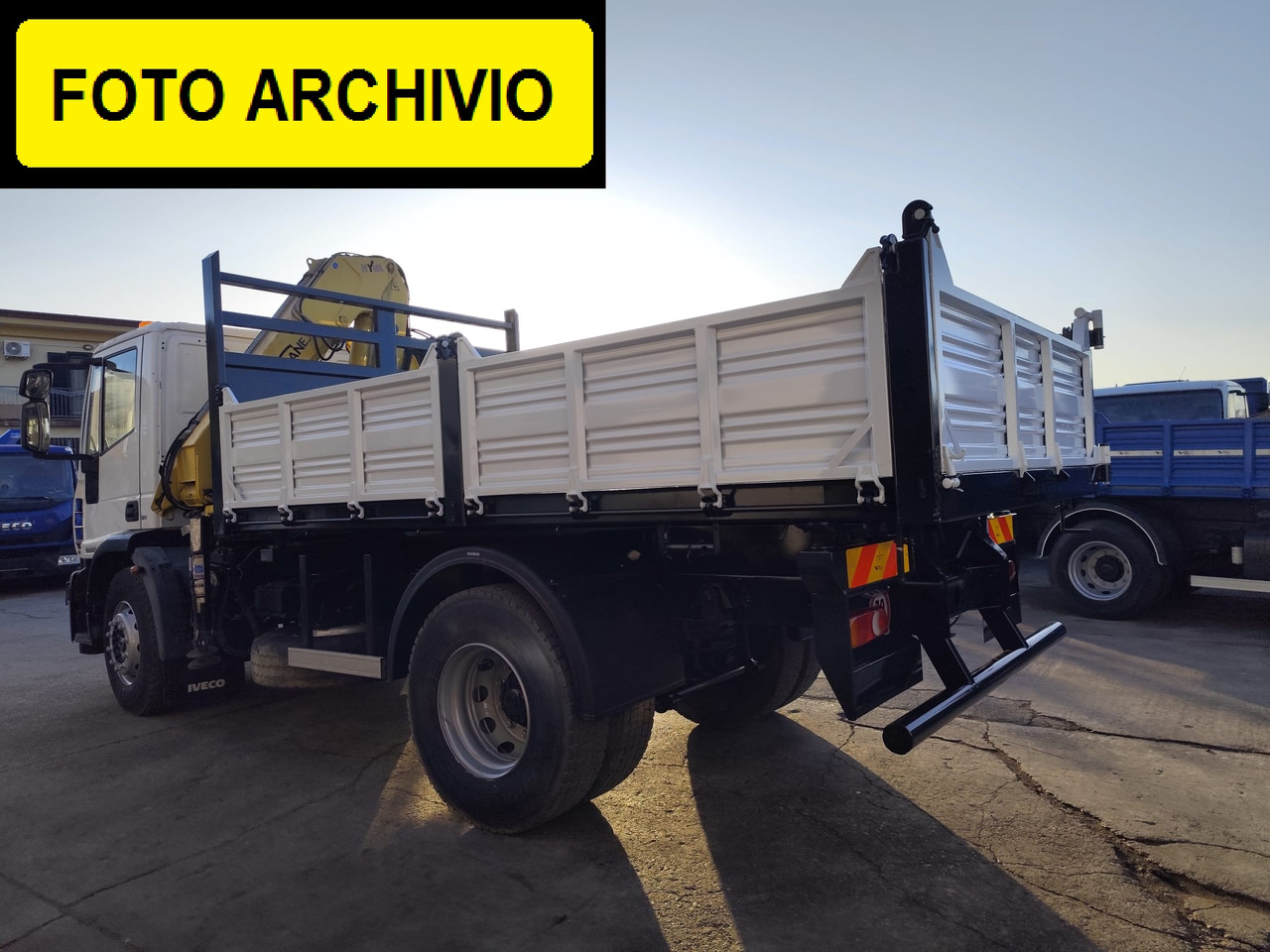 IVECO EUROCARGO 180E30 - Kravas automašīna pašizgāzējs, Kravas auto ar manipulatoru: foto 2 IVECO EUROCARGO 180E30 - Kravas automašīna pašizgāzējs, Kravas auto ar manipulatoru: foto 2