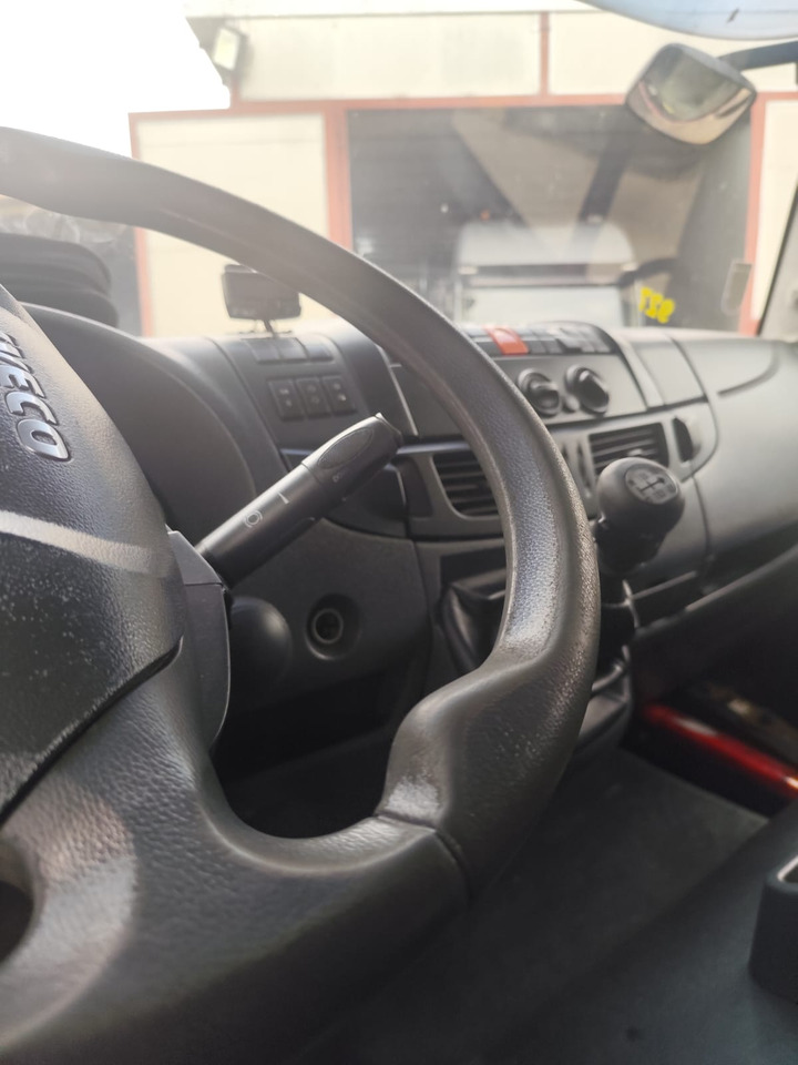 IVECO EUROCARGO 180E30 - Bortu kravas automašīna/ Platforma: foto 5 IVECO EUROCARGO 180E30 - Bortu kravas automašīna/ Platforma: foto 5