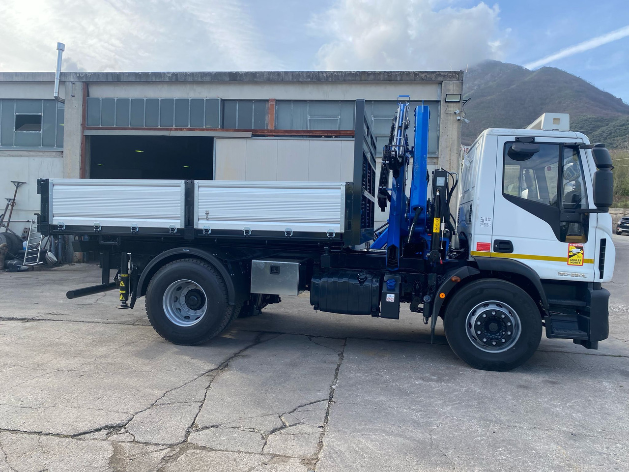 Kravas auto ar manipulatoru IVECO EUROCARGO 190EL28: foto 48
