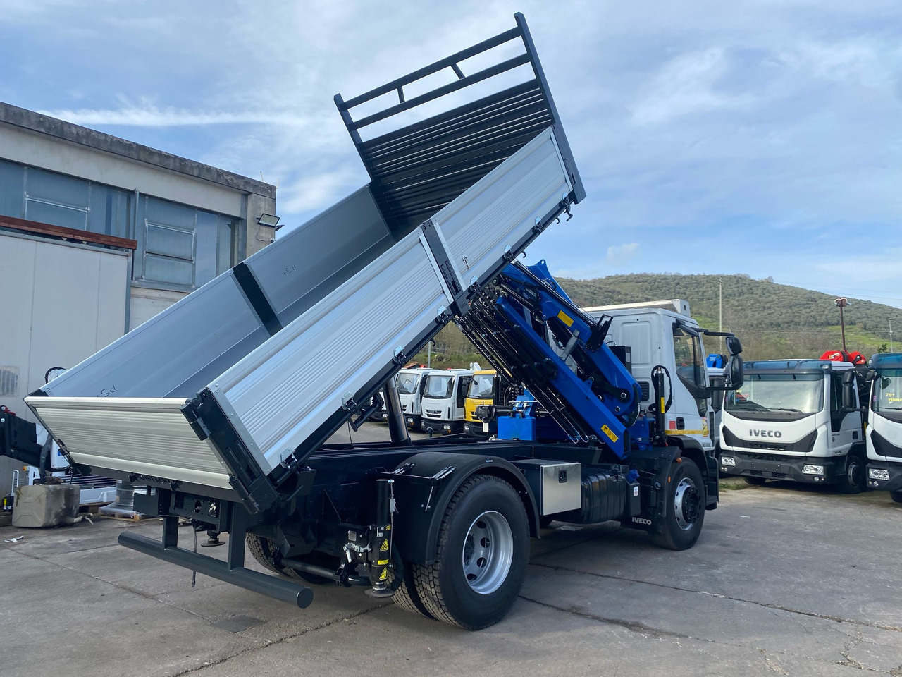 Kravas auto ar manipulatoru IVECO EUROCARGO 190EL28: foto 25
