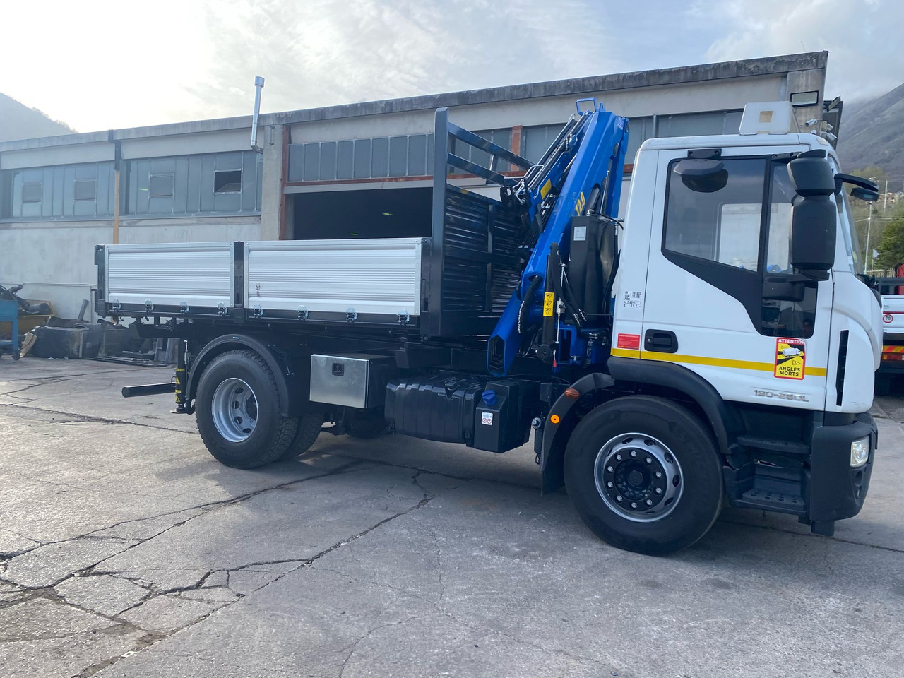 Kravas auto ar manipulatoru IVECO EUROCARGO 190EL28: foto 46