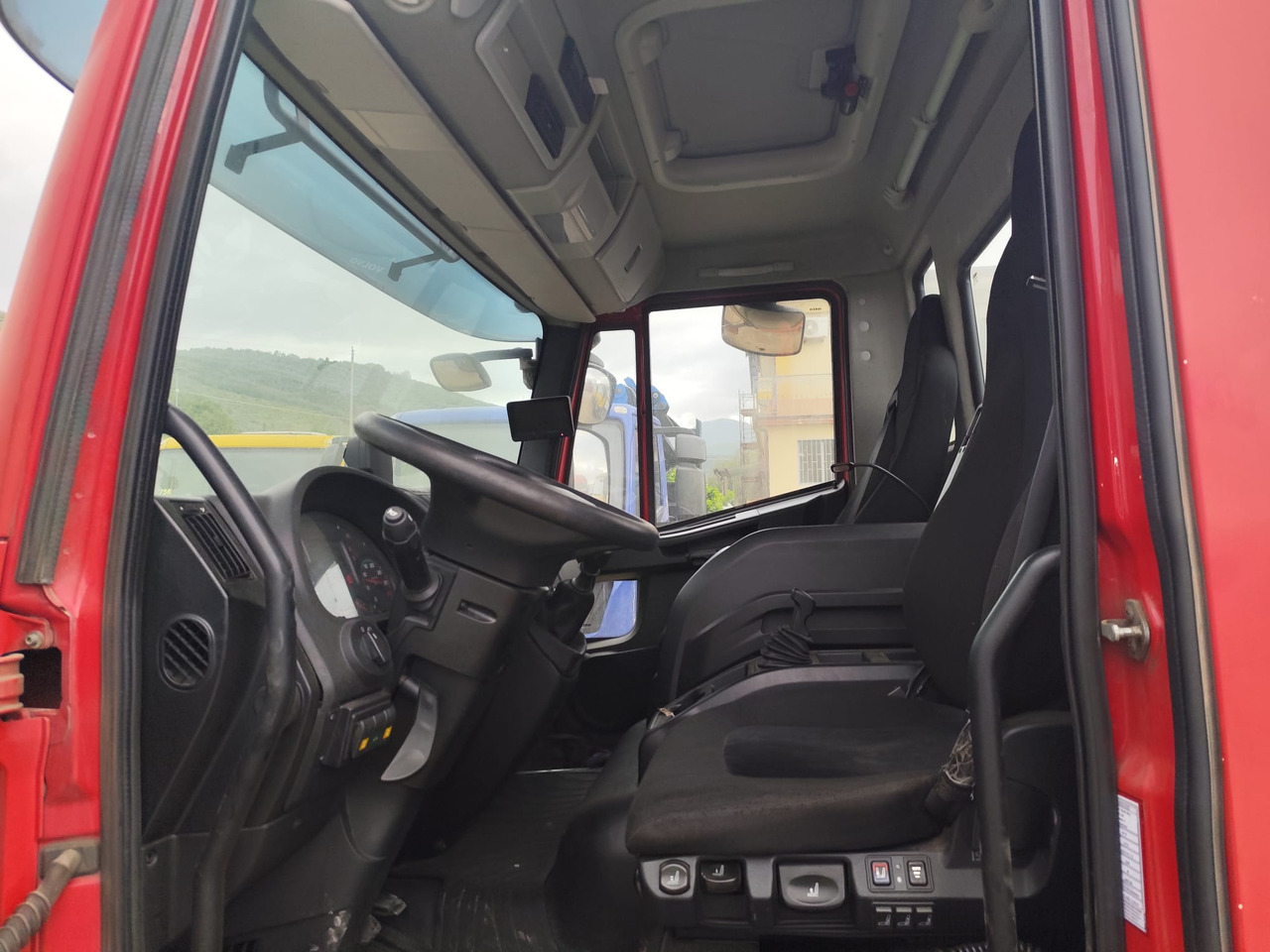 IVECO EUROCARGO 75-210 - Kravas automašīna pašizgāzējs: foto 3 IVECO EUROCARGO 75-210 - Kravas automašīna pašizgāzējs: foto 3