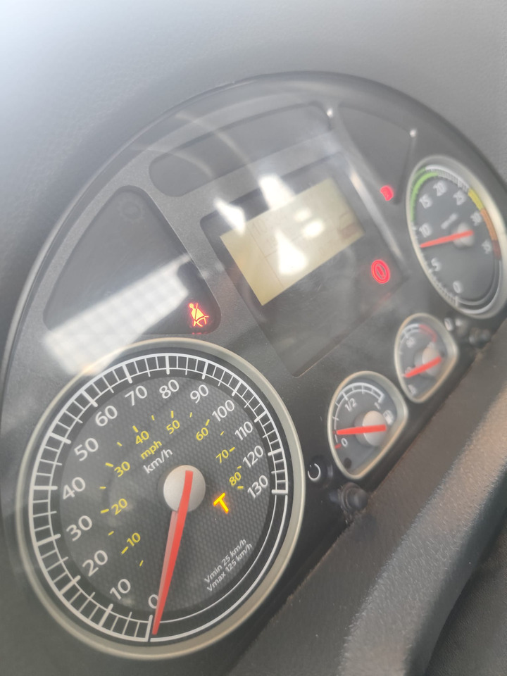 IVECO EUROCARGO 75E18 - Bortu kravas automašīna/ Platforma: foto 5 IVECO EUROCARGO 75E18 - Bortu kravas automašīna/ Platforma: foto 5