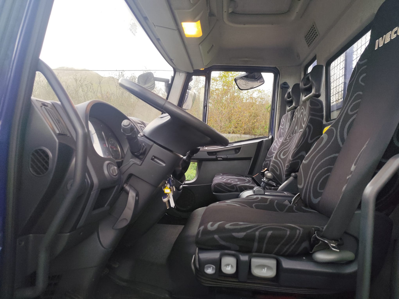 IVECO EUROCARGO 75E18 - Bortu kravas automašīna/ Platforma: foto 3 IVECO EUROCARGO 75E18 - Bortu kravas automašīna/ Platforma: foto 3