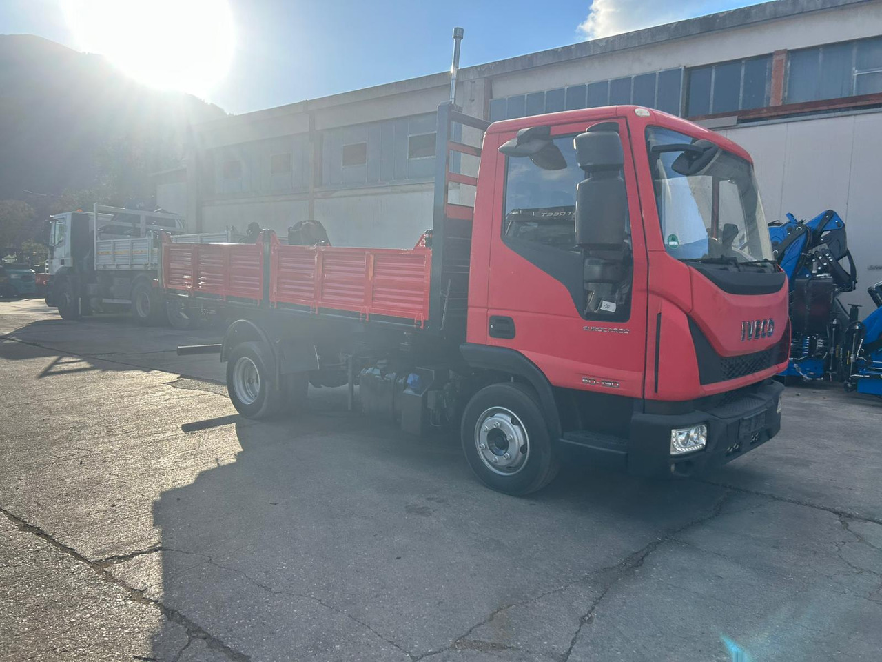 IVECO EUROCARGO 80-190 - Kravas automašīna pašizgāzējs: foto 3 IVECO EUROCARGO 80-190 - Kravas automašīna pašizgāzējs: foto 3