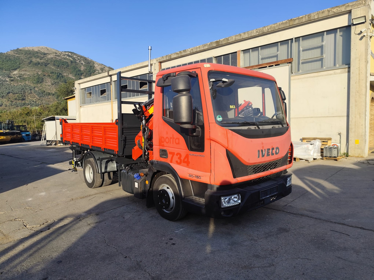 IVECO EUROCARGO 80-190 - Kravas auto ar manipulatoru, Kravas automašīna pašizgāzējs: foto 1 IVECO EUROCARGO 80-190 - Kravas auto ar manipulatoru, Kravas automašīna pašizgāzējs: foto 1