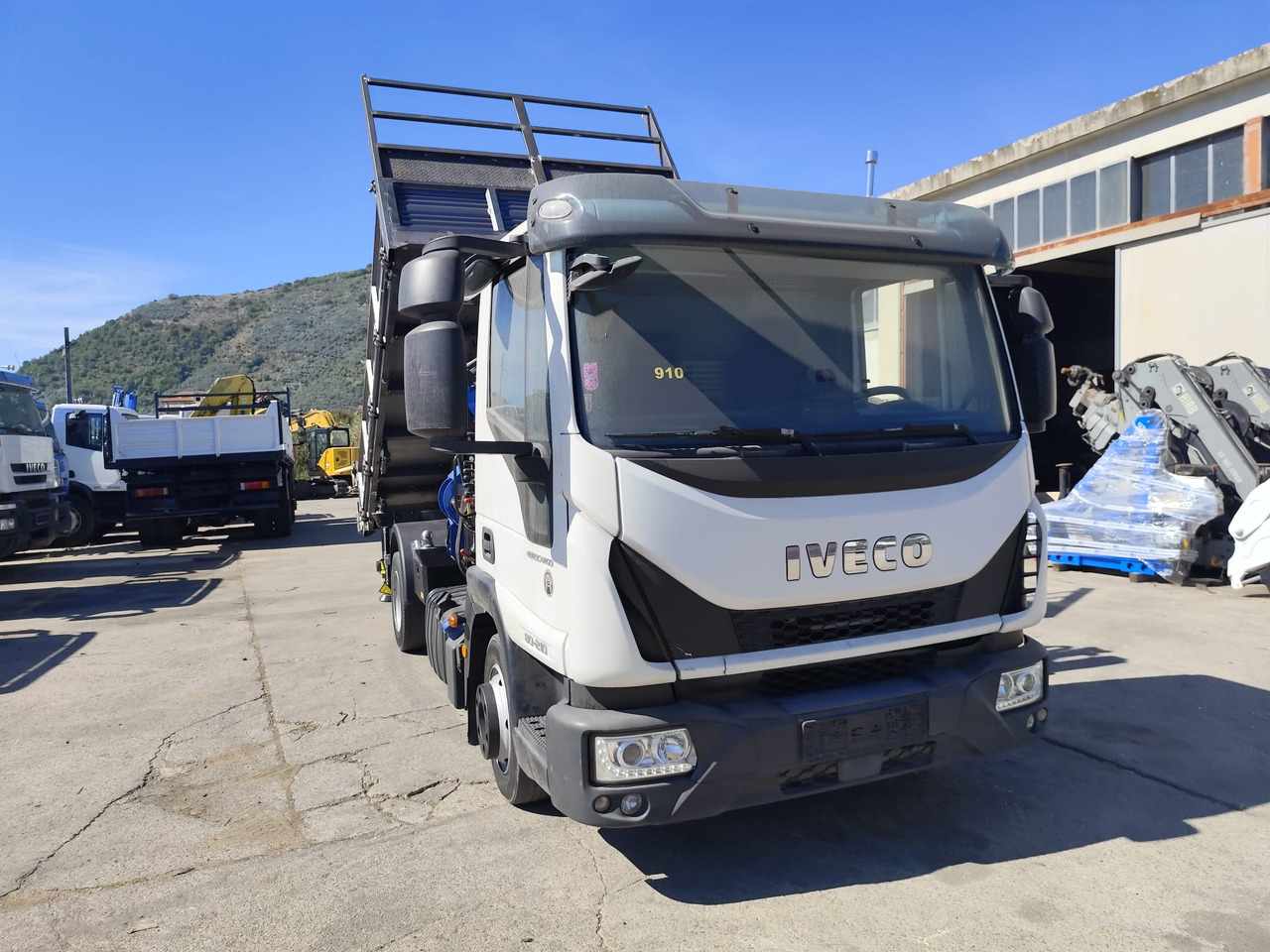 IVECO EUROCARGO 80-210 - Kravas auto ar manipulatoru, Kravas automašīna pašizgāzējs: foto 5 IVECO EUROCARGO 80-210 - Kravas auto ar manipulatoru, Kravas automašīna pašizgāzējs: foto 5