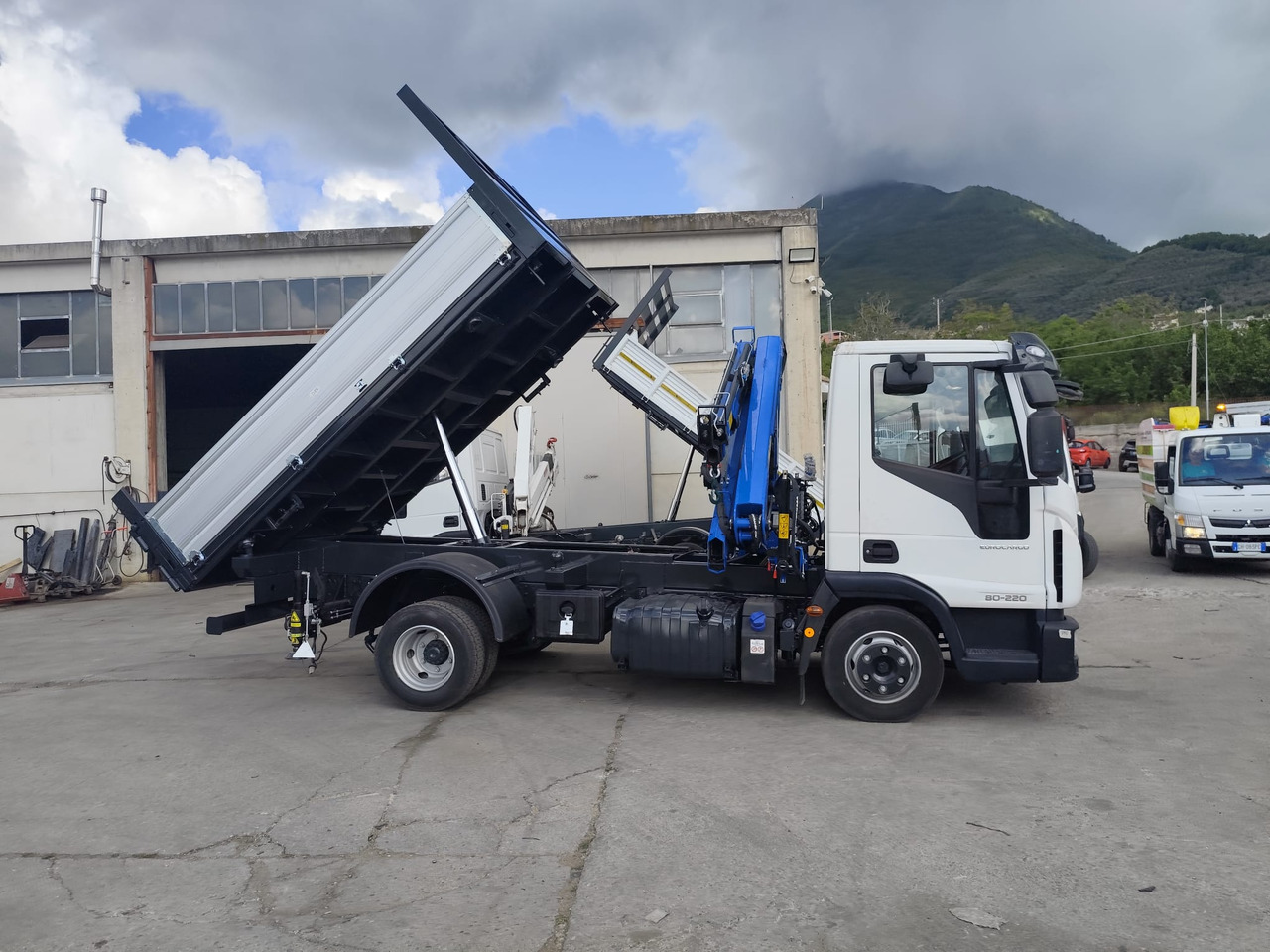 IVECO EUROCARGO 80-220 - Kravas auto ar manipulatoru: foto 5 IVECO EUROCARGO 80-220 - Kravas auto ar manipulatoru: foto 5