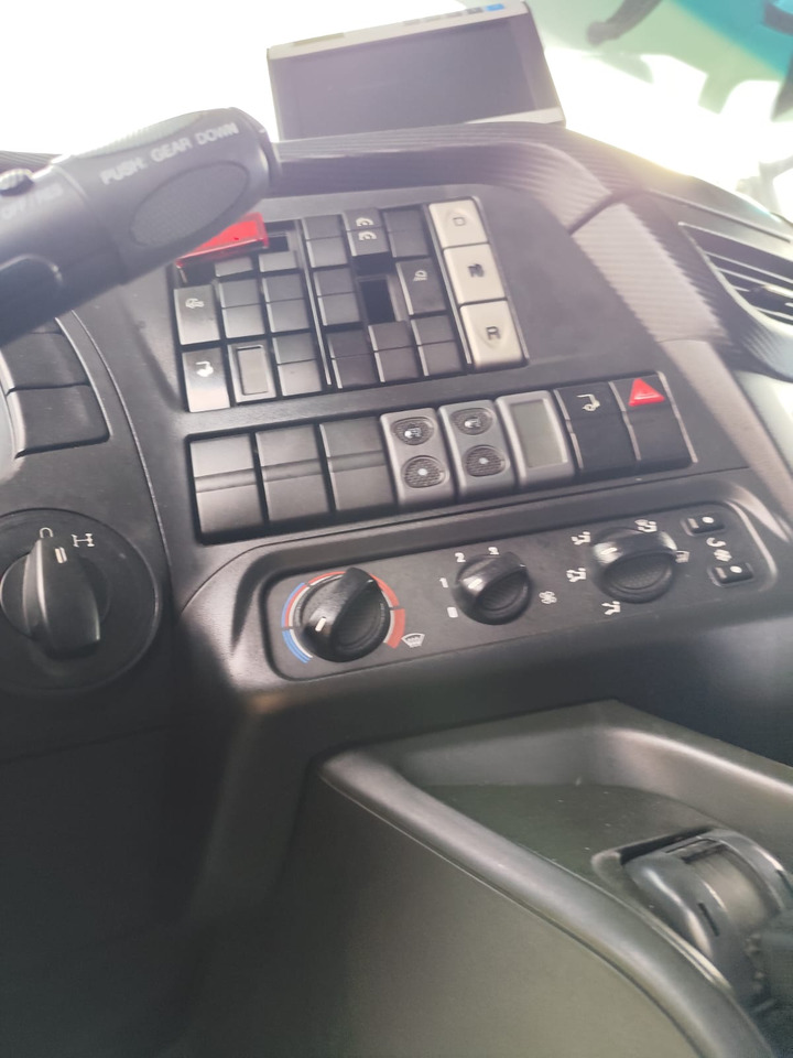 IVECO STRALIS 190S31 - Pacēlājs ar āķi: foto 5 IVECO STRALIS 190S31 - Pacēlājs ar āķi: foto 5