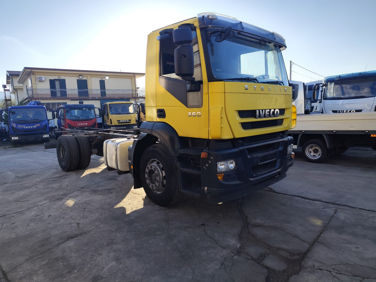 IVECO STRALIS 190S36 - Šasija kravas automašīna: foto 1 IVECO STRALIS 190S36 - Šasija kravas automašīna: foto 1