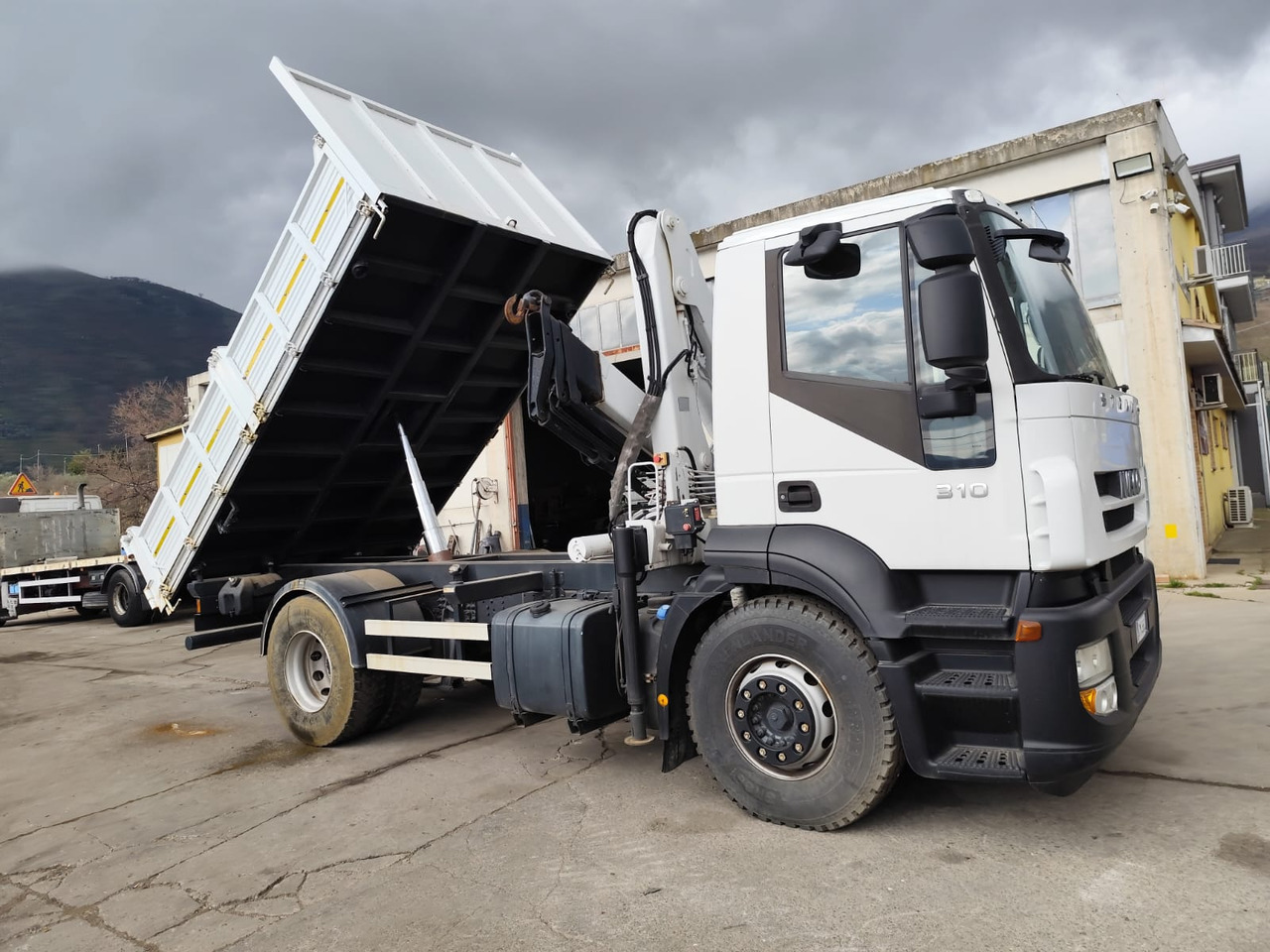 Kravas auto ar manipulatoru IVECO STRALIS AD 190S31P: foto 11