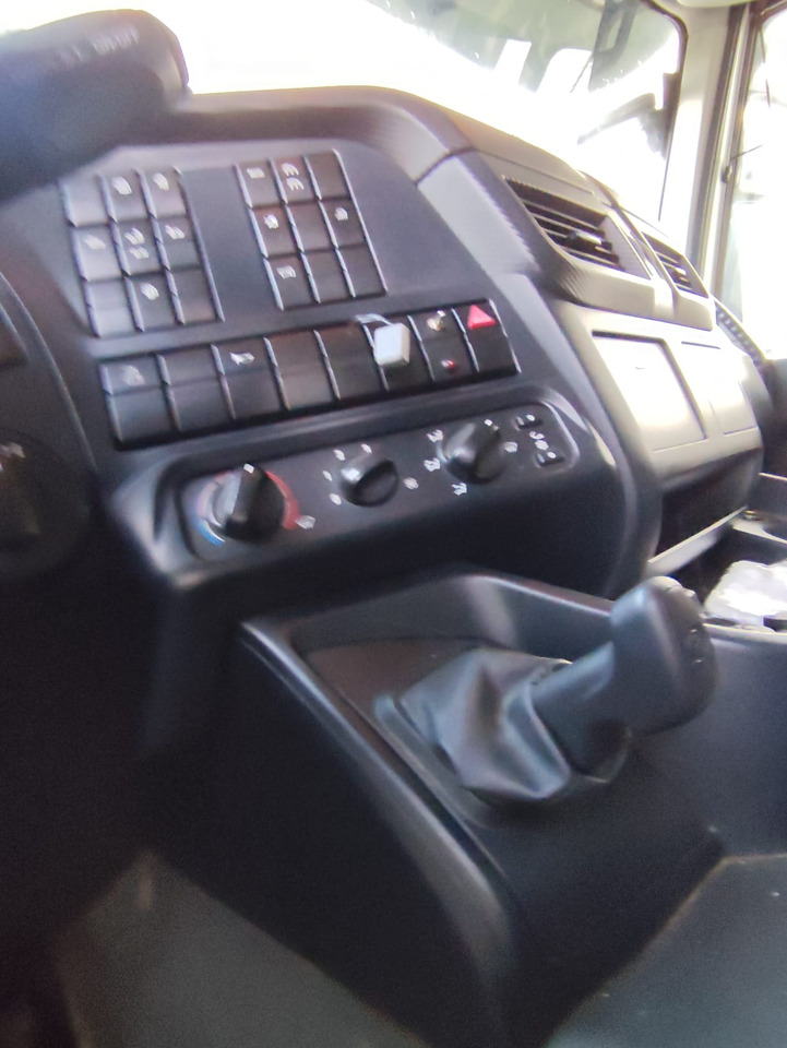 IVECO STRALIS AD 260S31 XP - Šasija kravas automašīna: foto 2 IVECO STRALIS AD 260S31 XP - Šasija kravas automašīna: foto 2