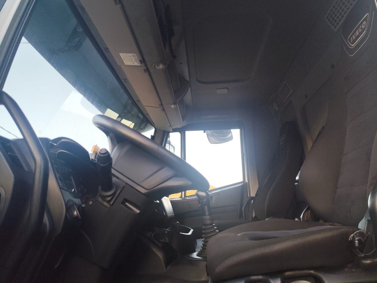 IVECO STRALIS AD 260S31 XP - Šasija kravas automašīna: foto 5 IVECO STRALIS AD 260S31 XP - Šasija kravas automašīna: foto 5