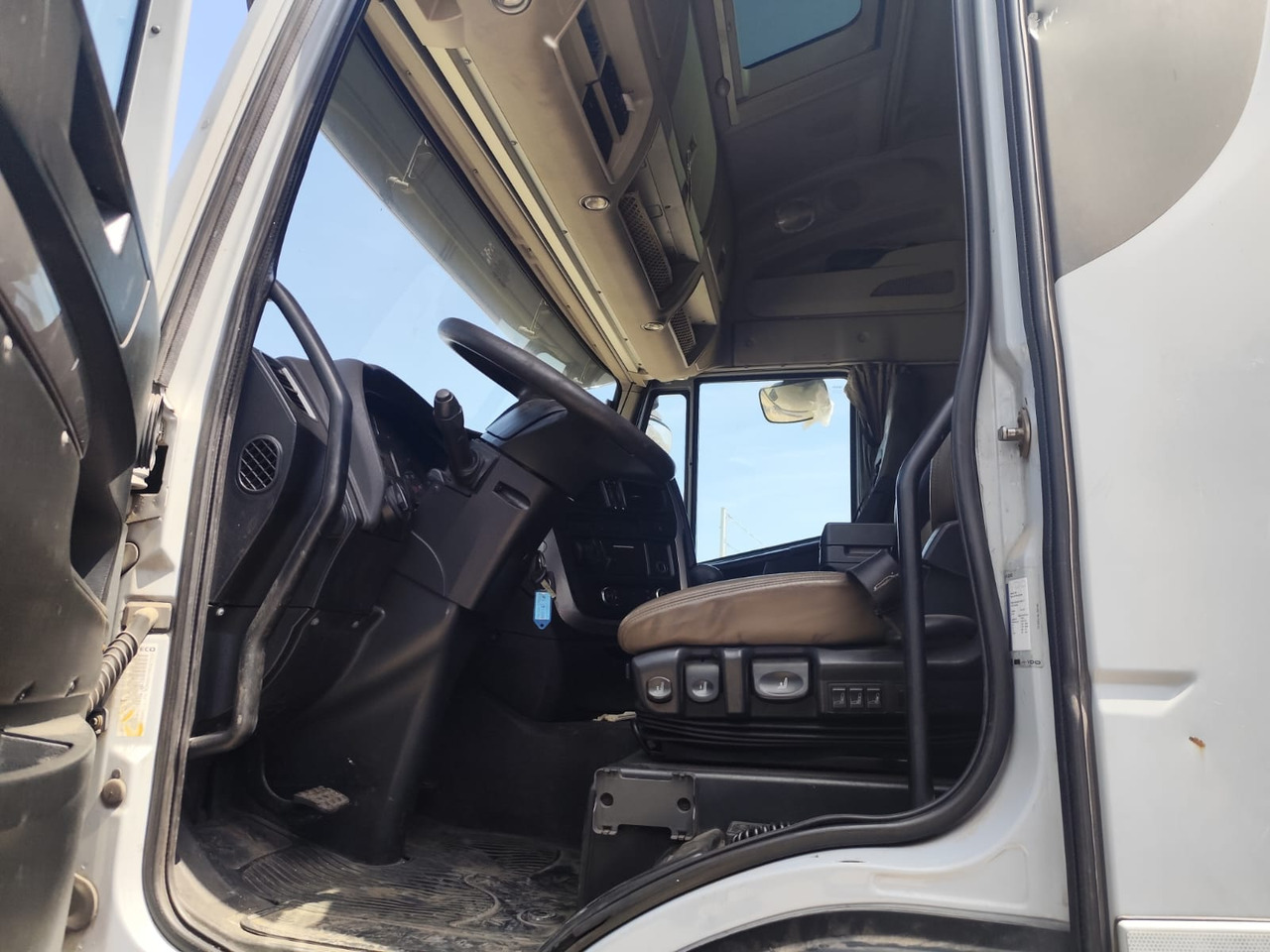IVECO STRALIS AS 260S46 - Bortu kravas automašīna/ Platforma: foto 2 IVECO STRALIS AS 260S46 - Bortu kravas automašīna/ Platforma: foto 2