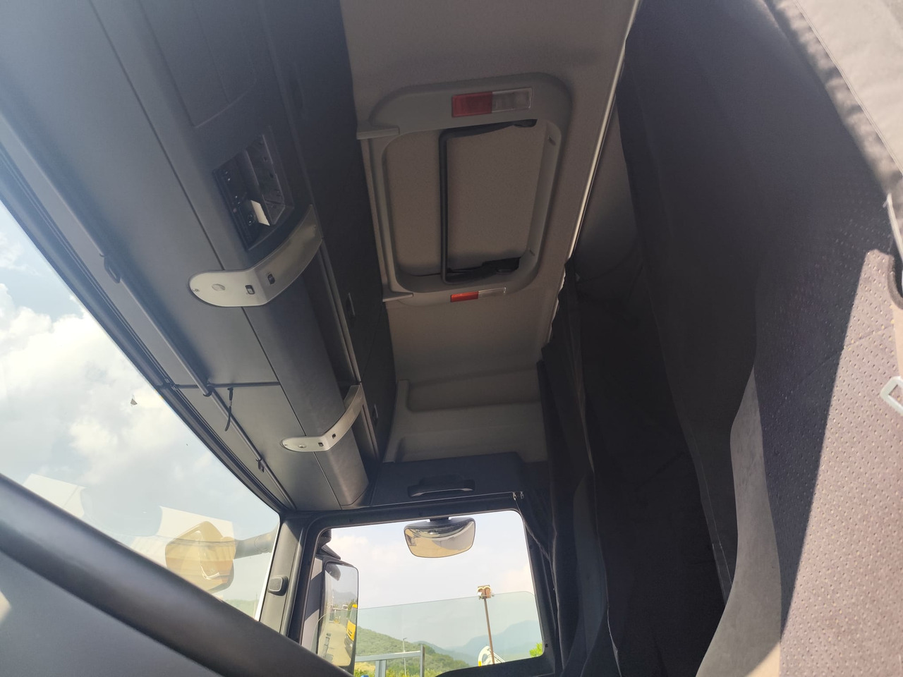 Bortu kravas automašīna/ Platforma MAN TGX 26.440: foto 9
