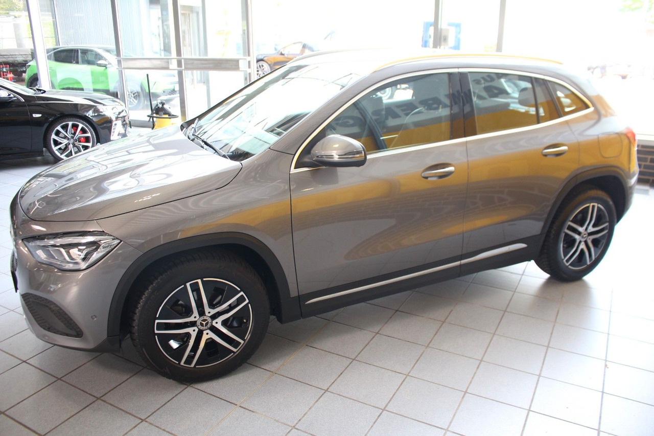 Mercedes-Benz GLA 180 Progressive Navi LED Kamera - SUV: foto 5 Mercedes-Benz GLA 180 Progressive Navi LED Kamera - SUV: foto 5