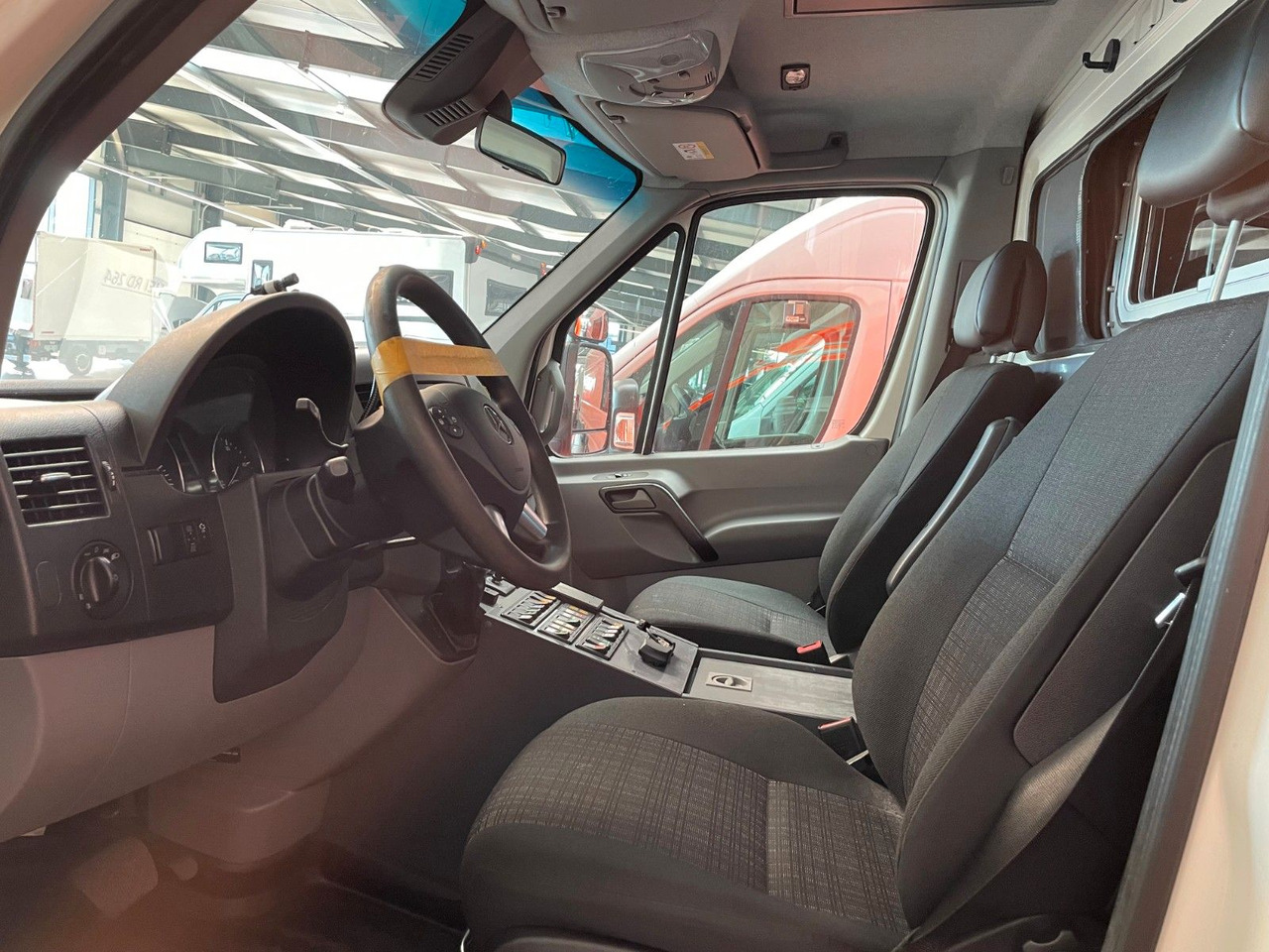 Ātrās palīdzības mašīna Mercedes-Benz Sprinter ll  519 CDI: foto 11
