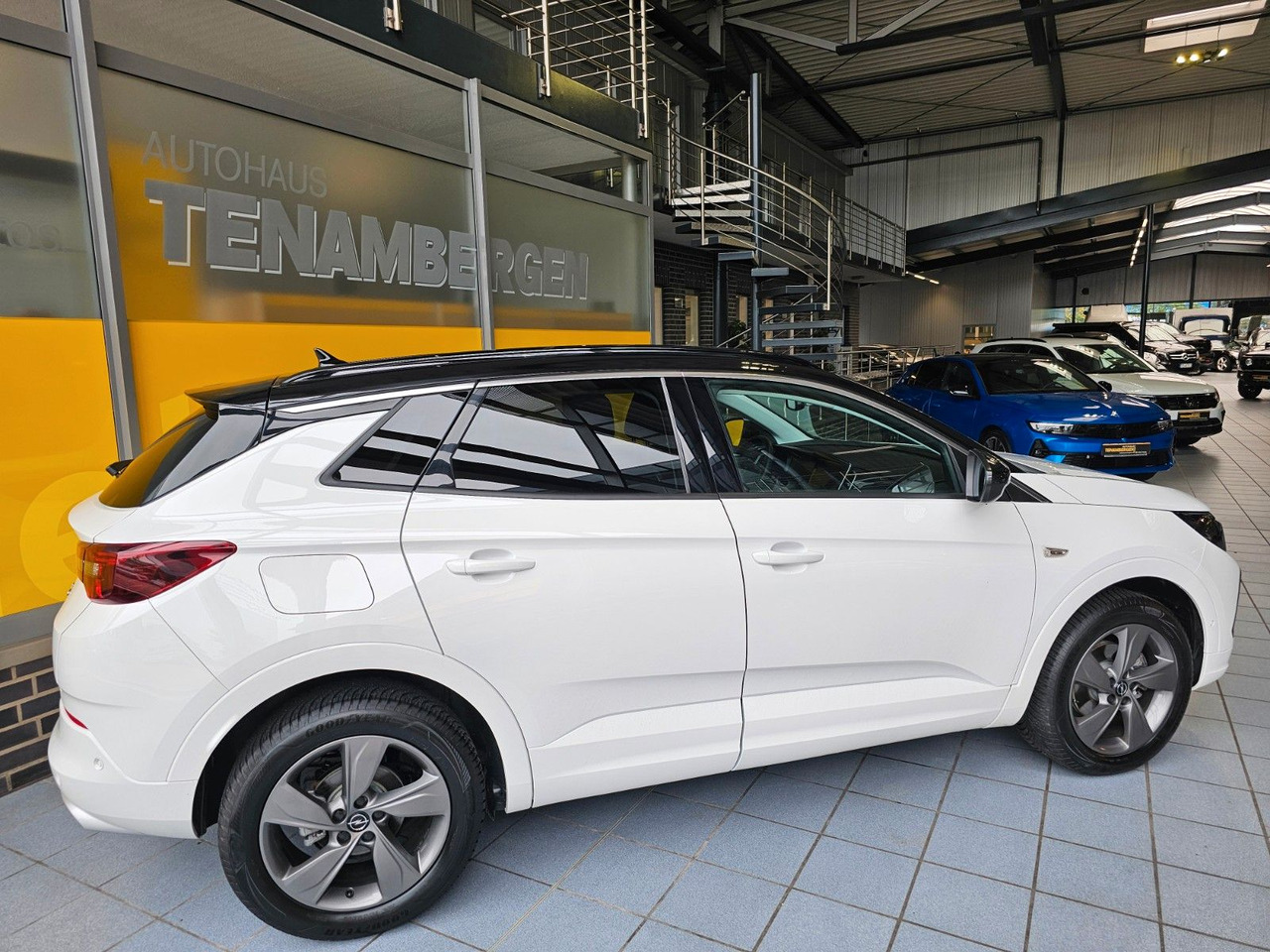 Opel Grandland Elegance AT-8 Navi Kamera LED - SUV: foto 2 Opel Grandland Elegance AT-8 Navi Kamera LED - SUV: foto 2