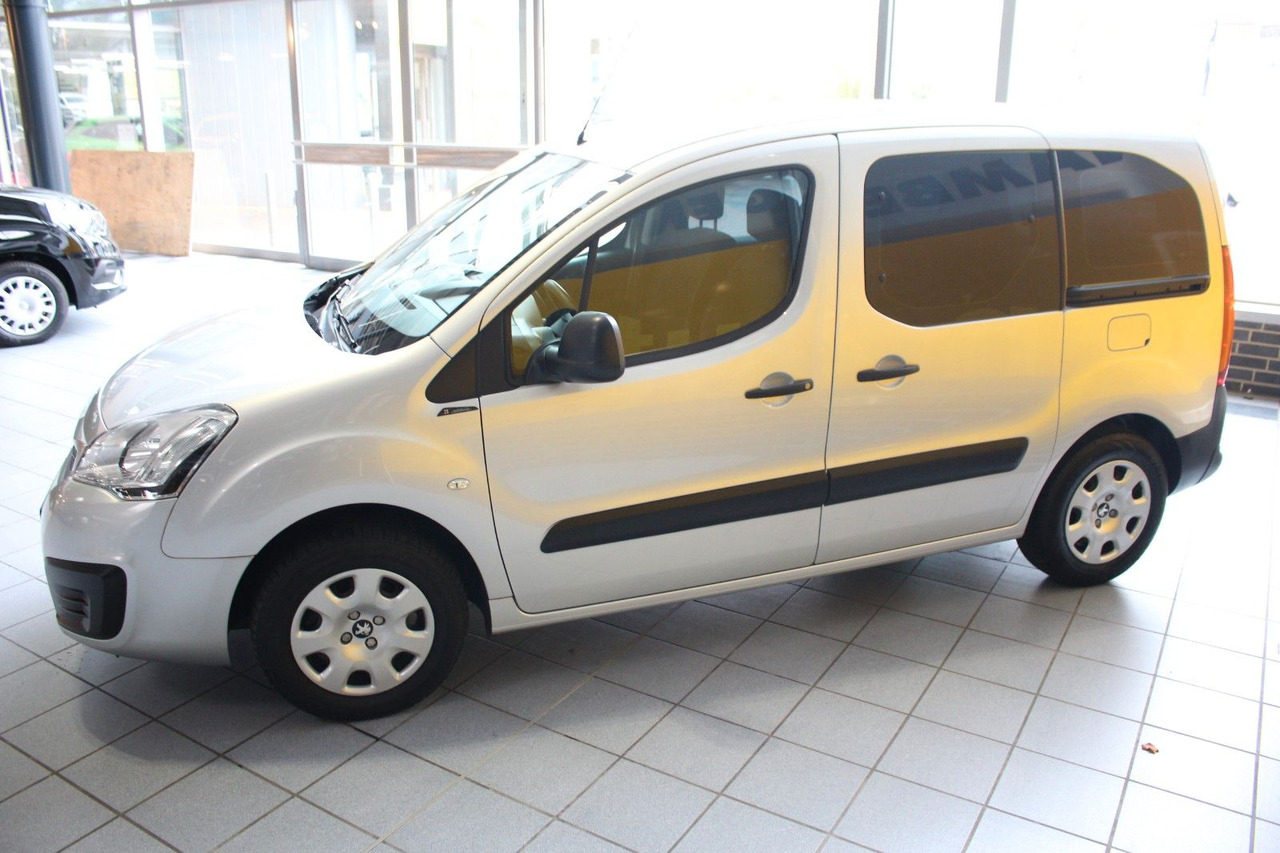 Peugeot Partner Tepee Active Bluetooth Klima AHK - Pasažieru furgons: foto 5 Peugeot Partner Tepee Active Bluetooth Klima AHK - Pasažieru furgons: foto 5