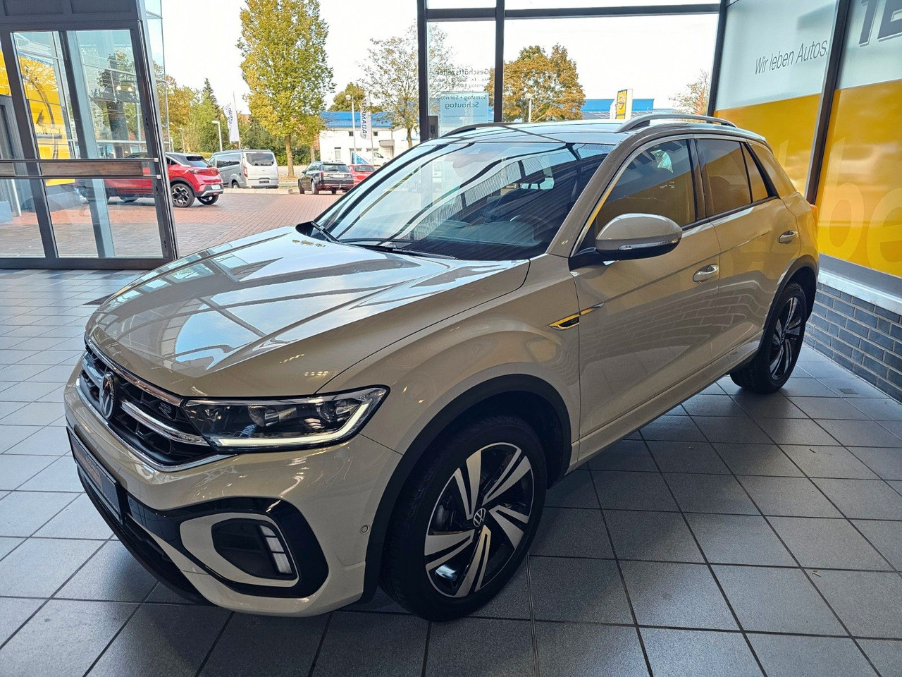 Volkswagen T-Roc R-Line eHeckklappe SHZ LED - SUV: foto 2 Volkswagen T-Roc R-Line eHeckklappe SHZ LED - SUV: foto 2