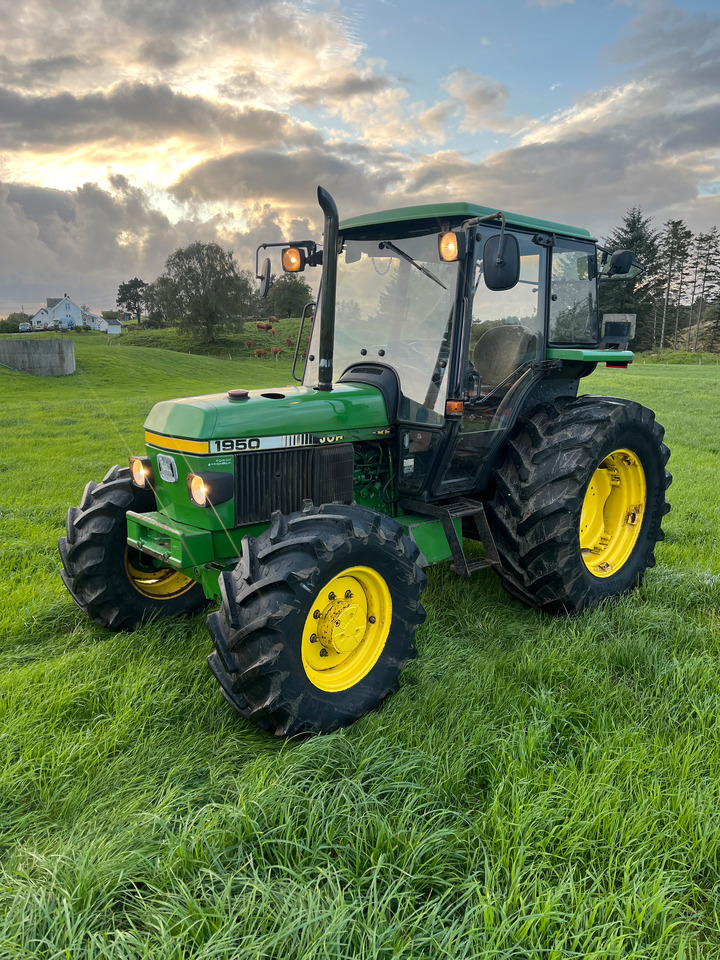 JOHN DEERE 1950 - Traktors: foto 2 JOHN DEERE 1950 - Traktors: foto 2