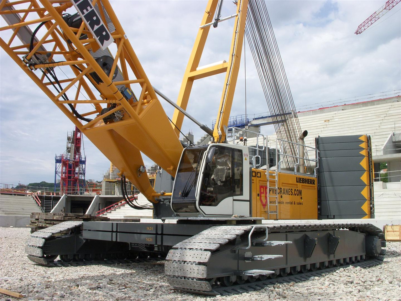LIEBHERR LR1300 - Kāpurķēžu celtnis: foto 1 LIEBHERR LR1300 - Kāpurķēžu celtnis: foto 1
