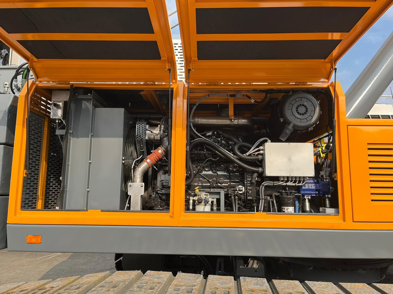 SENNEBOGEN 673 - Kāpurķēžu celtnis: foto 3 SENNEBOGEN 673 - Kāpurķēžu celtnis: foto 3