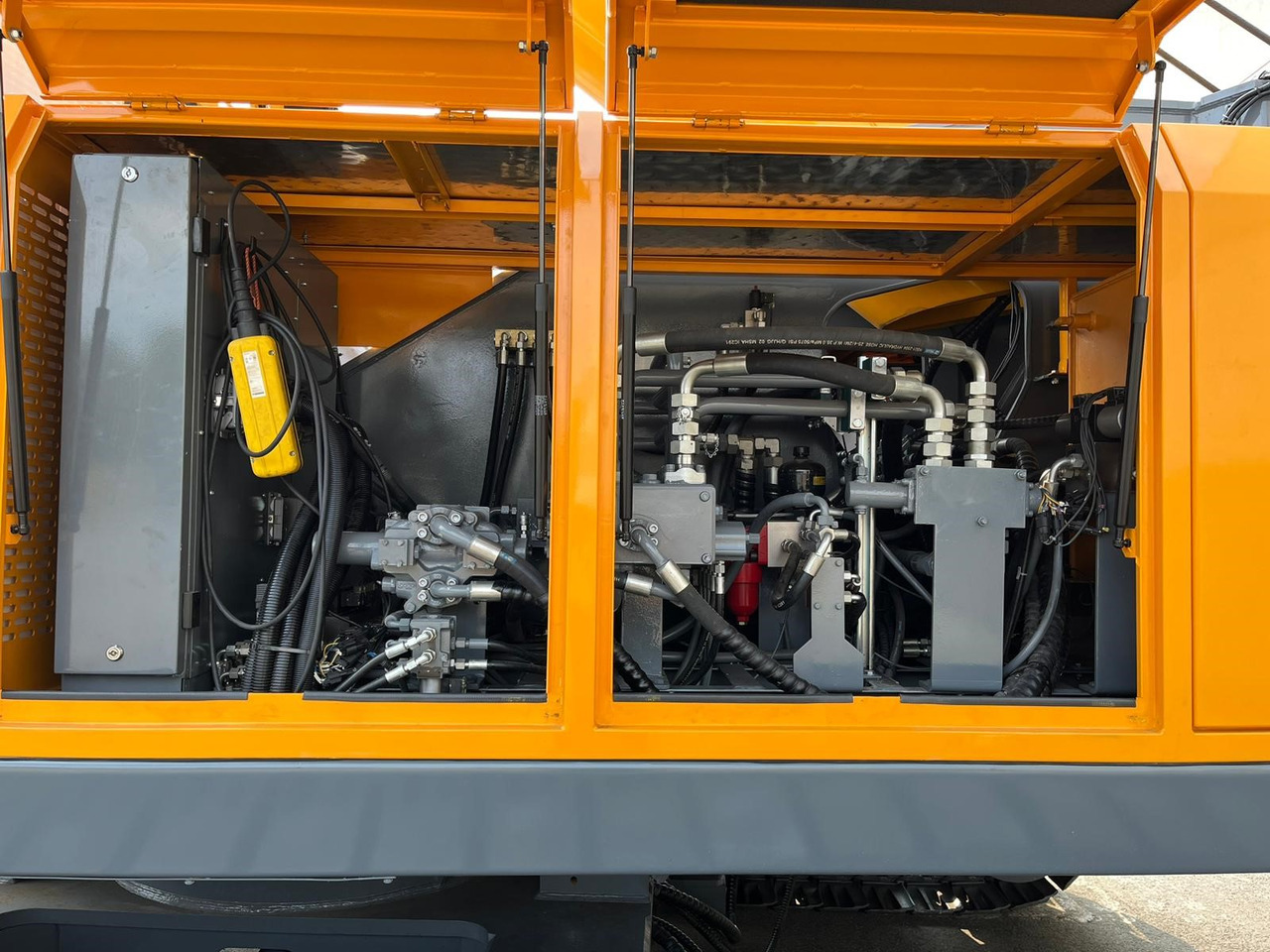 SENNEBOGEN 673 - Kāpurķēžu celtnis: foto 2 SENNEBOGEN 673 - Kāpurķēžu celtnis: foto 2