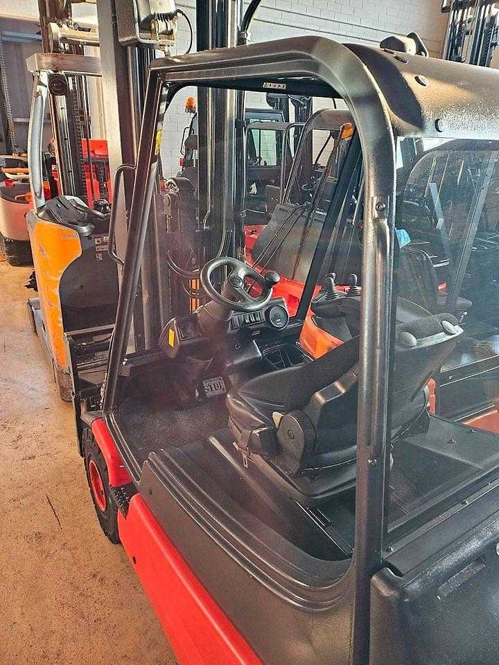 Linde E25 - Elektroiekrāvējs: foto 5 Linde E25 - Elektroiekrāvējs: foto 5