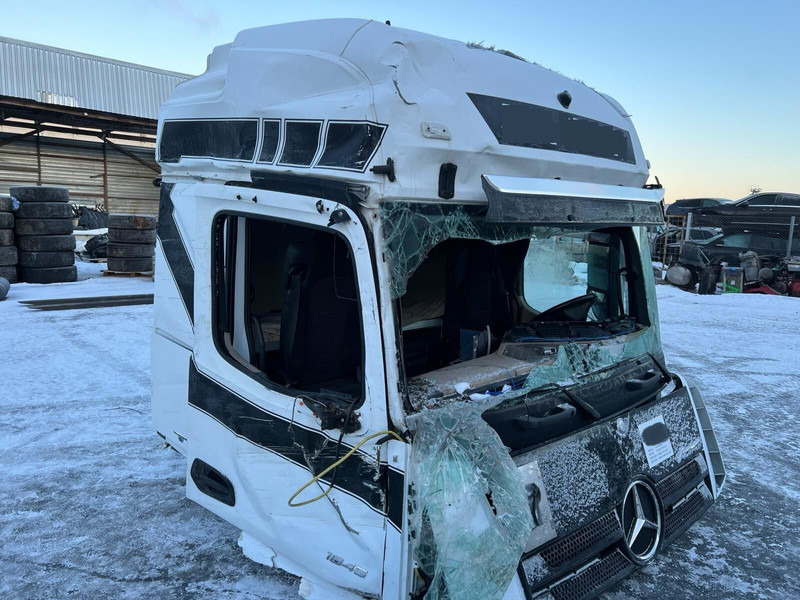 Mercedes-Benz Actros MP4 - Kabīne un interjers: foto 2 Mercedes-Benz Actros MP4 - Kabīne un interjers: foto 2