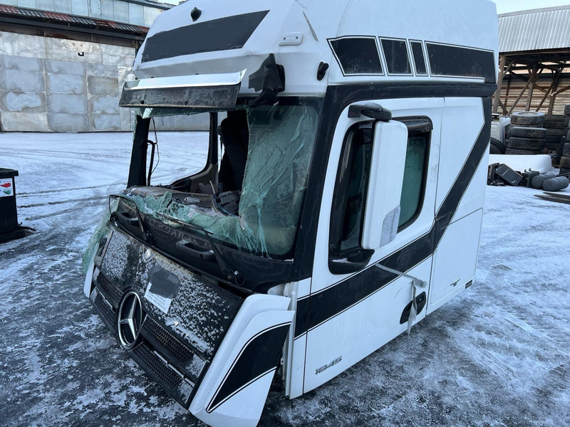 Mercedes-Benz Actros MP4 - Kabīne un interjers: foto 1 Mercedes-Benz Actros MP4 - Kabīne un interjers: foto 1