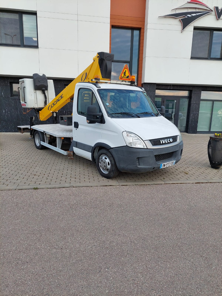 Iveco 35C11 - Autopacēlājs: foto 1 Iveco 35C11 - Autopacēlājs: foto 1