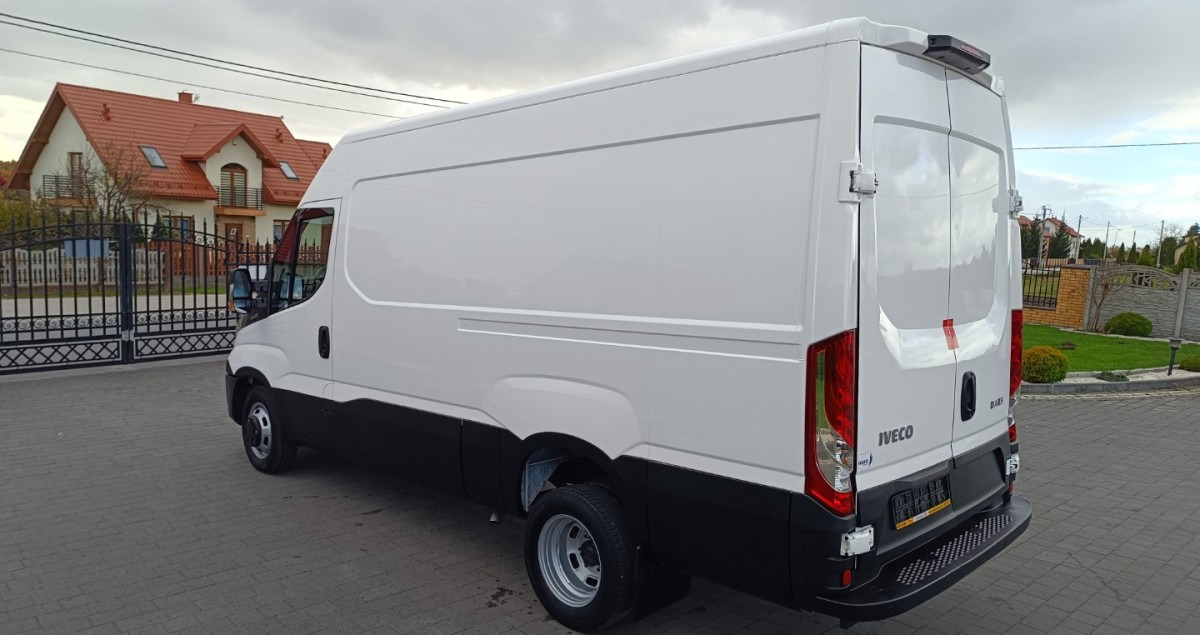 Iveco Daily 35C13 Blaszak L3H2 na bliźniakach VAT 23 - Kravas mikroautobuss: foto 2 Iveco Daily 35C13 Blaszak L3H2 na bliźniakach VAT 23 - Kravas mikroautobuss: foto 2