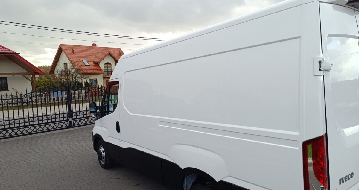 Kravas mikroautobuss Iveco Daily 35C13 Blaszak L3H2 na bliźniakach VAT 23: foto 7