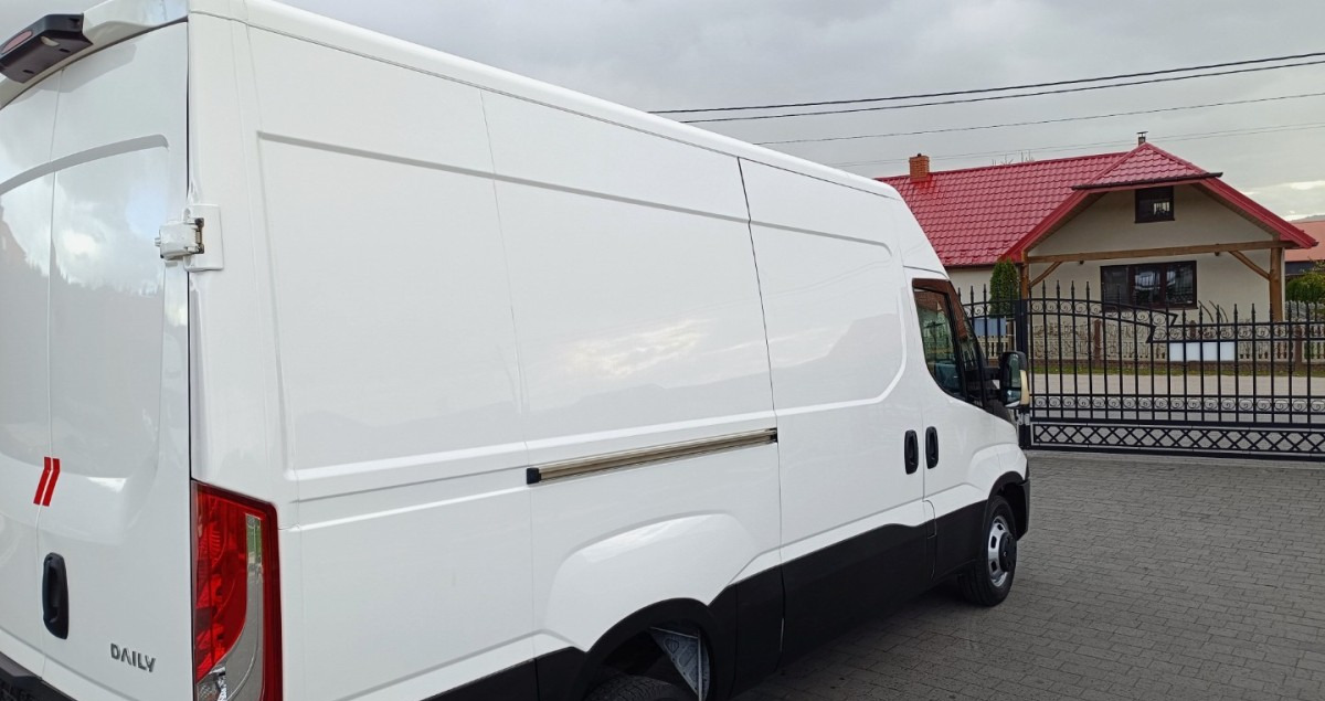 Kravas mikroautobuss Iveco Daily 35C13 Blaszak L3H2 na bliźniakach VAT 23: foto 12