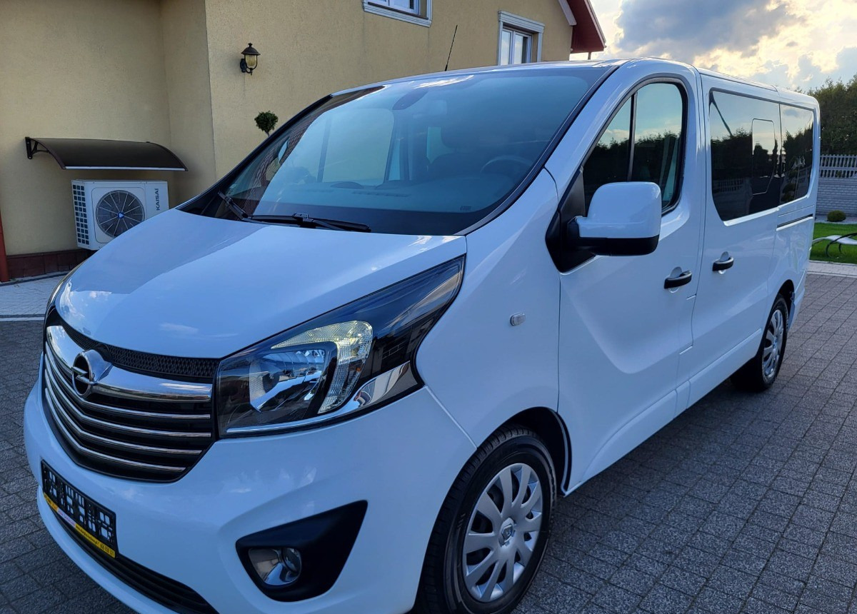 Opel Vivaro bogato doposażone serwisowane Zarejstrowane - Pasažieru furgons: foto 1 Opel Vivaro bogato doposażone serwisowane Zarejstrowane - Pasažieru furgons: foto 1