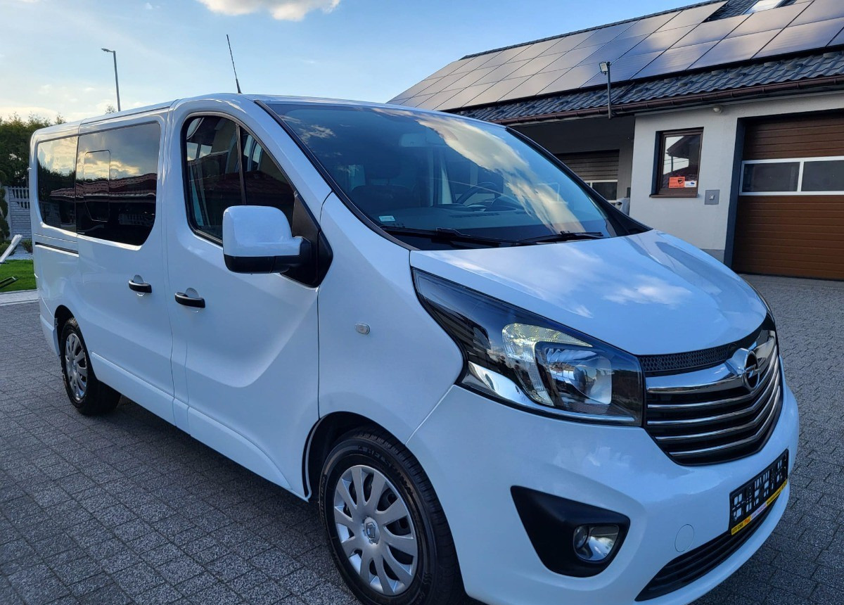 Opel Vivaro bogato doposażone serwisowane Zarejstrowane - Pasažieru furgons: foto 5 Opel Vivaro bogato doposażone serwisowane Zarejstrowane - Pasažieru furgons: foto 5