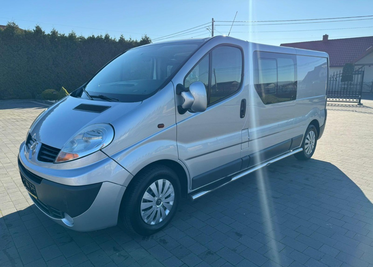 Renault Trafic 2.5 150ps 5- osobowy Doka Stan B. Dobry - Kravas-pasažieru furgons: foto 1 Renault Trafic 2.5 150ps 5- osobowy Doka Stan B. Dobry - Kravas-pasažieru furgons: foto 1