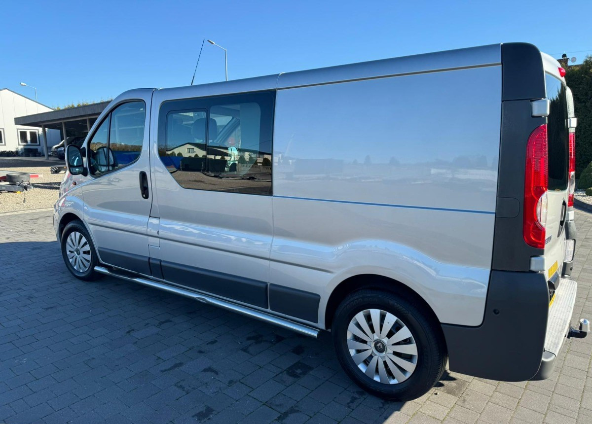 Renault Trafic 2.5 150ps 5- osobowy Doka Stan B. Dobry - Kravas-pasažieru furgons: foto 4 Renault Trafic 2.5 150ps 5- osobowy Doka Stan B. Dobry - Kravas-pasažieru furgons: foto 4