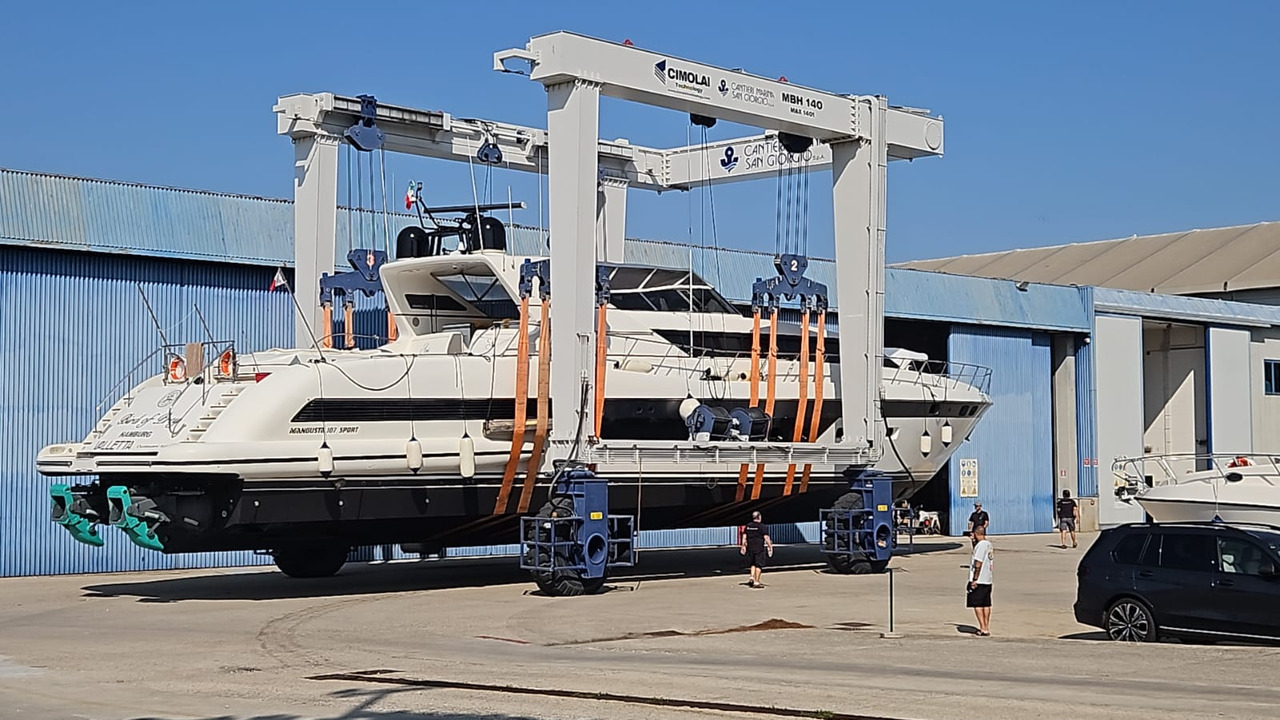 Mangusta 107 Sport 107 Sport (Overmarine) - Citas iekārtas: foto 3 Mangusta 107 Sport 107 Sport (Overmarine) - Citas iekārtas: foto 3