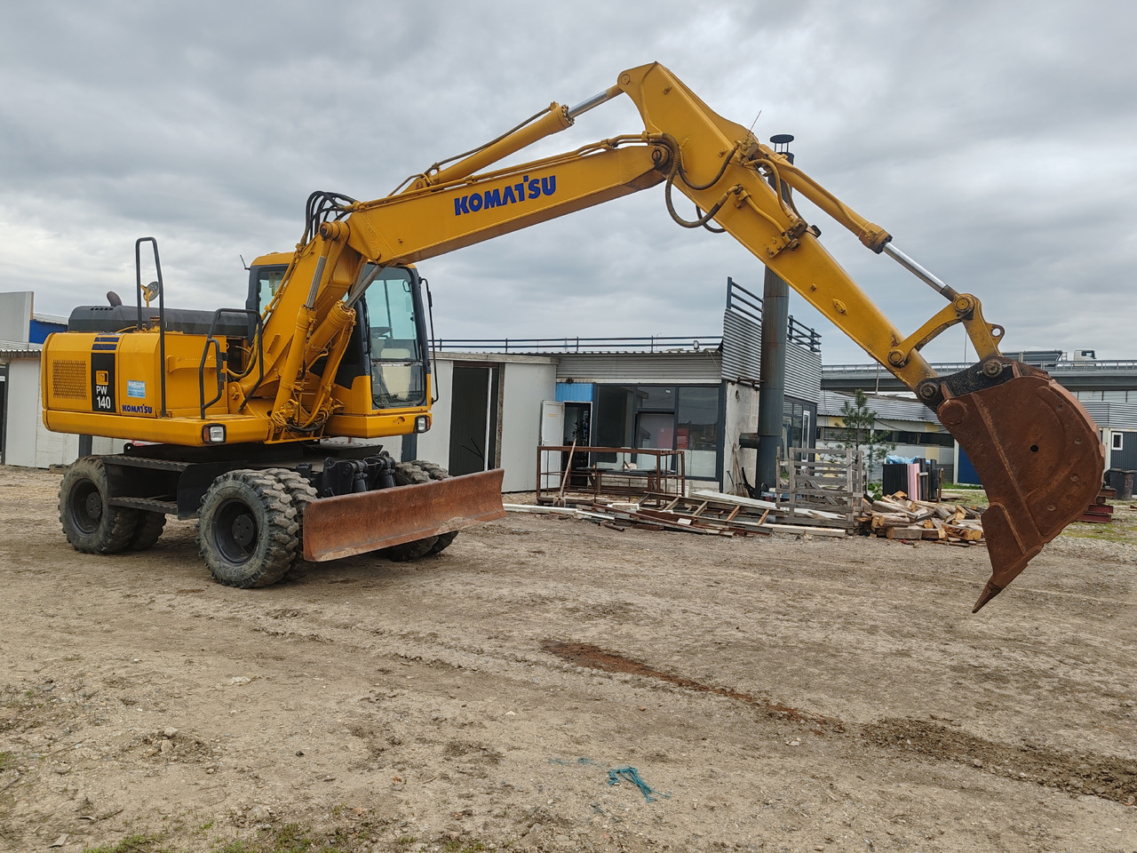 Komatsu PW140-7 - Riteņu ekskavators: foto 2 Komatsu PW140-7 - Riteņu ekskavators: foto 2