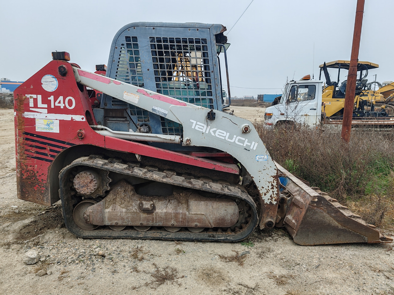 Takeuchi TL140 - Kāpurķēžu kompaktiekrāvējs: foto 4 Takeuchi TL140 - Kāpurķēžu kompaktiekrāvējs: foto 4
